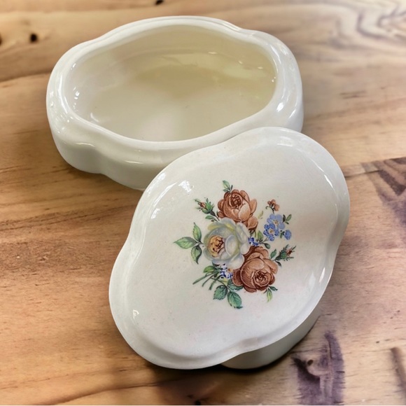 Vintage Porcelain Trinket Box - Picture 2 of 7